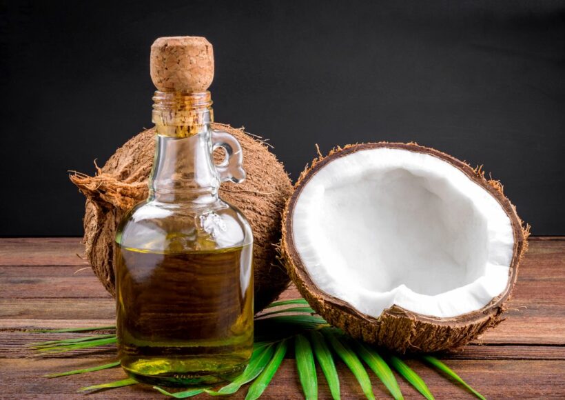 தேங்காய் எண்ணெய்: வியக்க வைக்கும் மருத்துவ பயன்கள் 5 தேங்காய் எண்ணெய் இயற்கையான மருந்தாகப் பயன்பட்டு, முடி வளர்ச்சியிலும் தோல் பாதுகாப்பிலும் சிறப்பாக உதவுகிறது. நோய் எதிர்ப்பு திறனை அதிகரிக்கும் அற்புதமான உடல் நல எண்ணெய்!