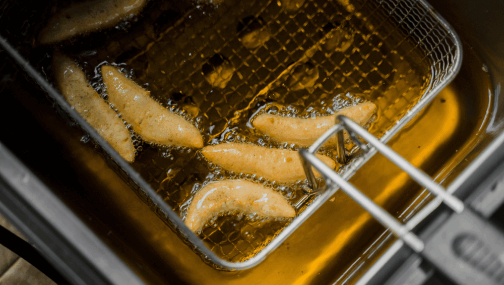 लाकडी घाण्यातून काढलेले तिळाचे कोल्ड प्रेस्ड तेल