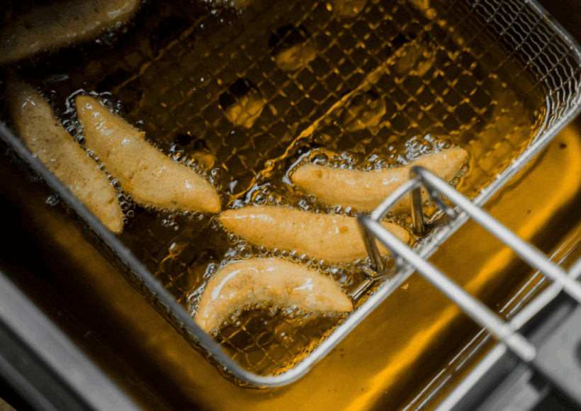 लाकडी घाण्यातून काढलेले तिळाचे कोल्ड प्रेस्ड तेल