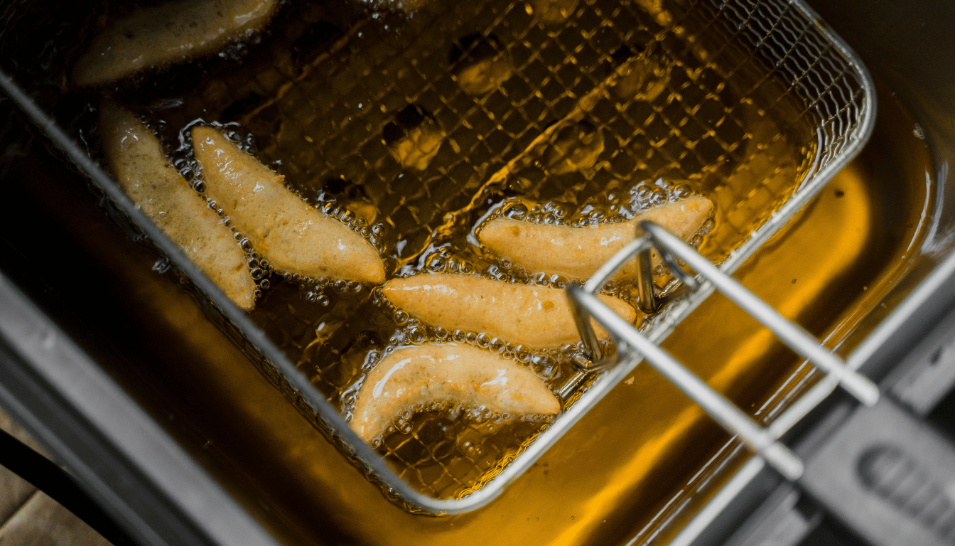 लाकडी घाण्यातून काढलेले तिळाचे कोल्ड प्रेस्ड तेल